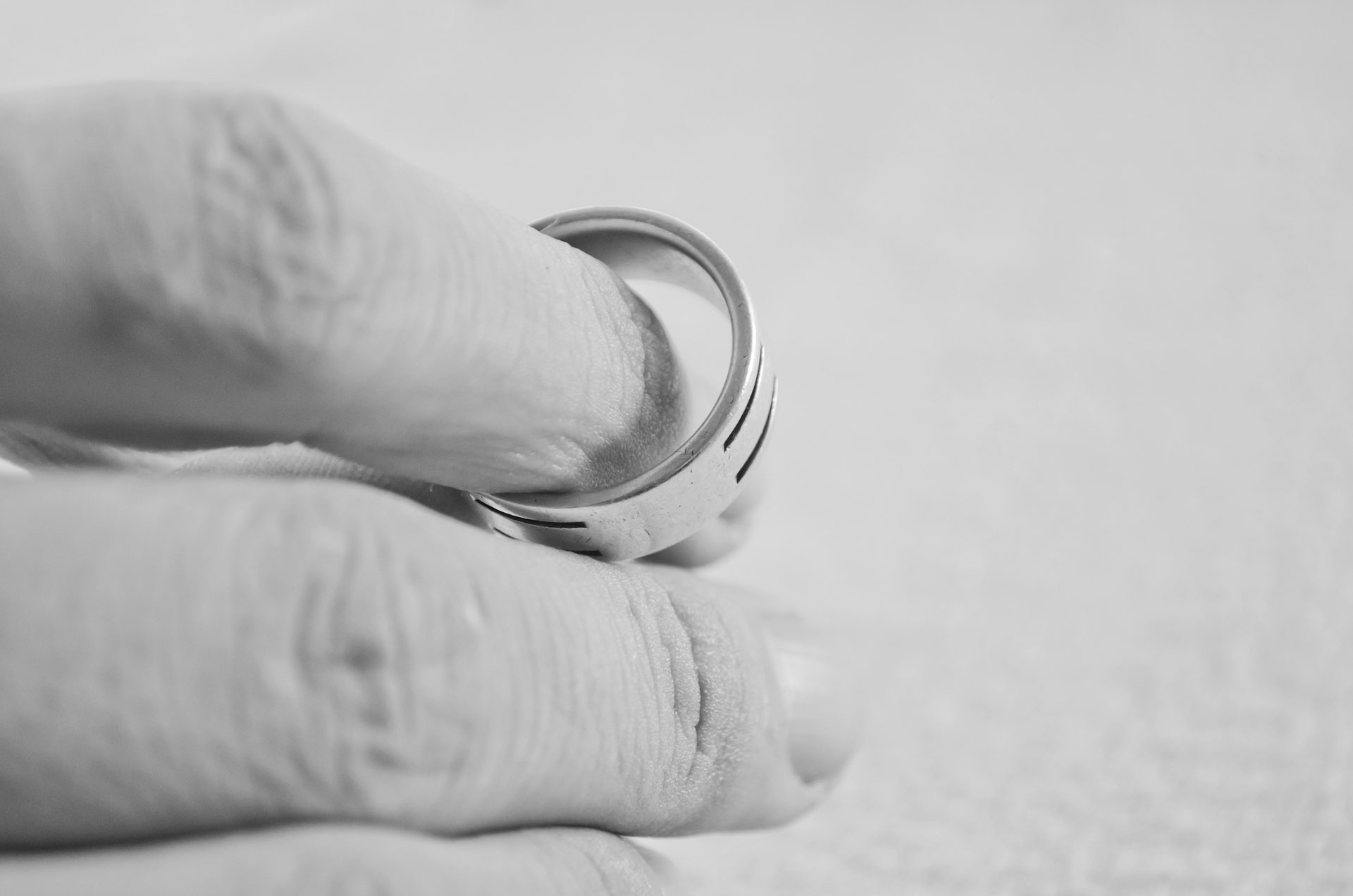 Pomoc adwokata przy rozwodzie – profesjonalne wsparcie w trudnym procesie
